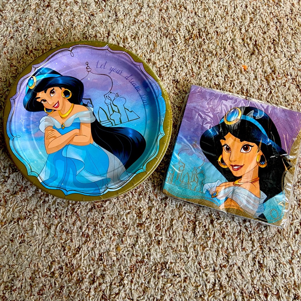Disney’s Aladdin Jasmine Party plates and napkins 16 ct